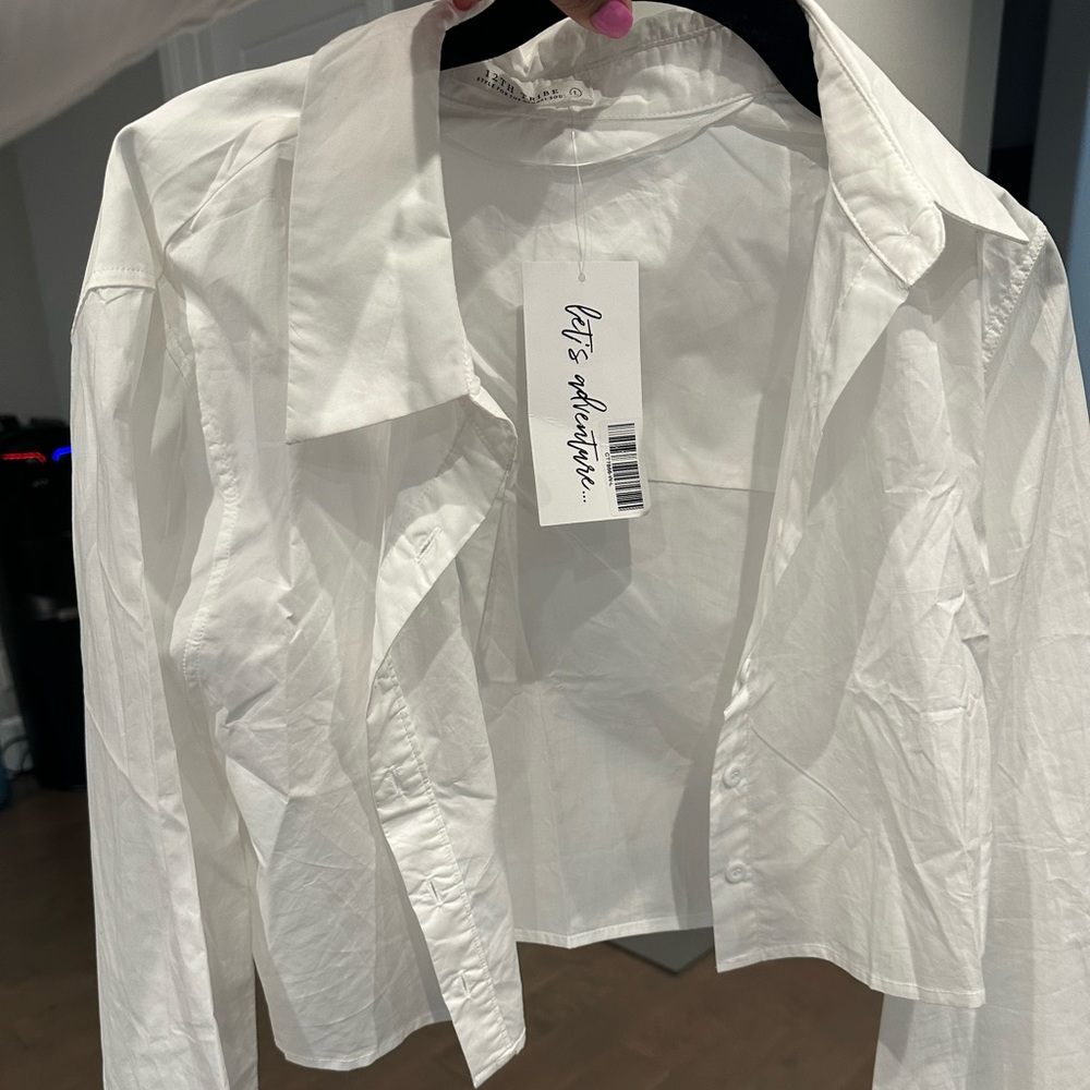 12th Tribe Cropped Button Down Shirt size L in White